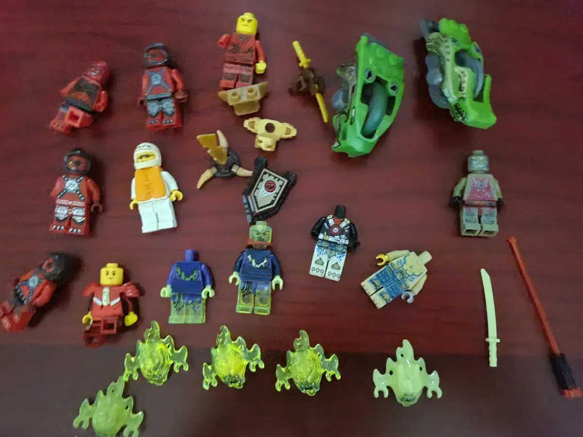 LEGO NINJAGO NEXONIGHTS Kima Minifigure Cheap bulk Sells with Weapons