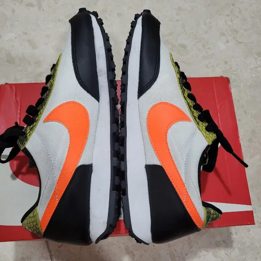 W  NIKE  DAYBREAK  QS 225CM