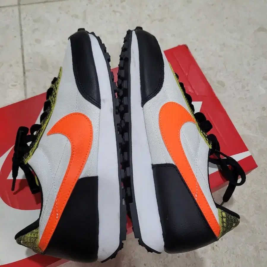 W  NIKE  DAYBREAK  QS 225CM