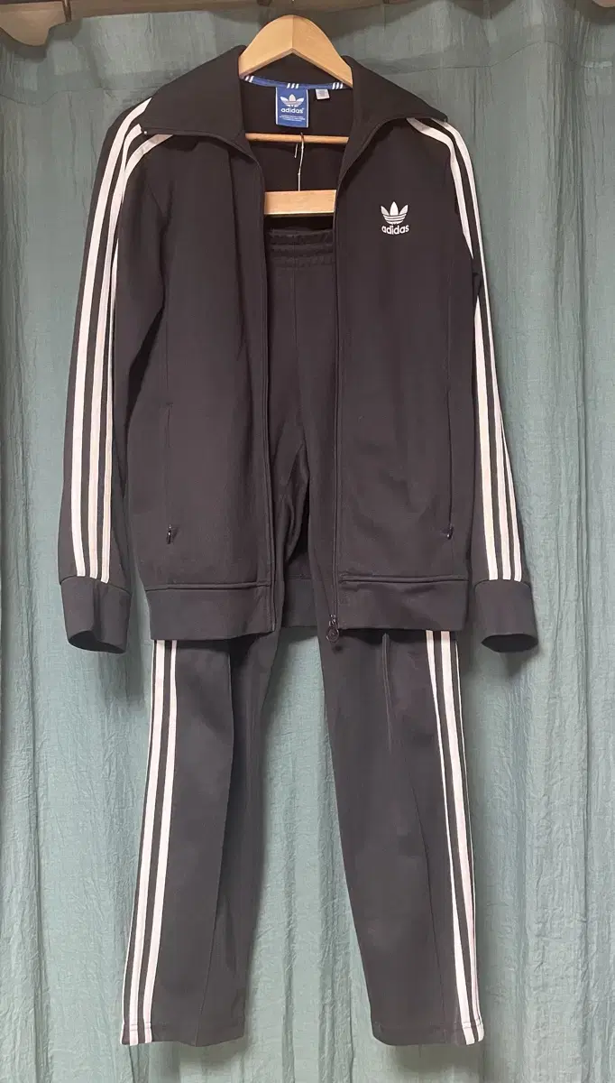 [Men]Adidas Europa Black Top and Bottom Set