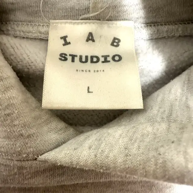 IAB STUDIO 네이비 후드티