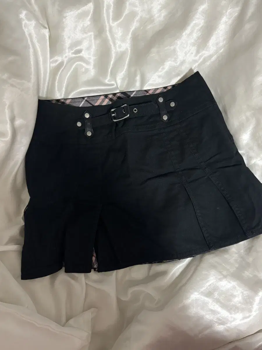 Burberry Vintage Pleated Skirt 38