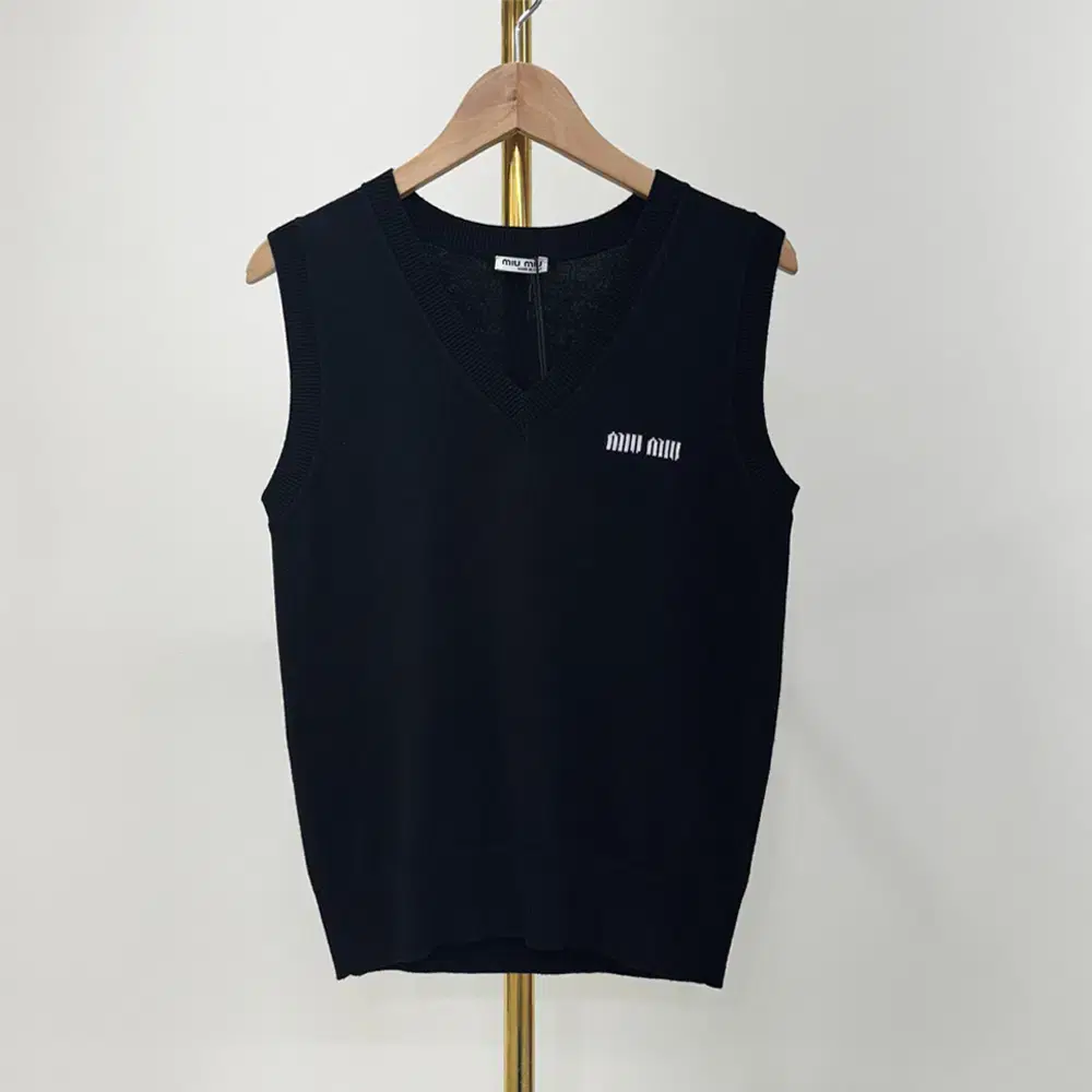 Miu Miu MMV209 Black Knitted Vest Wool Sweater Vest Vest M