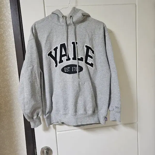 yale 후드티