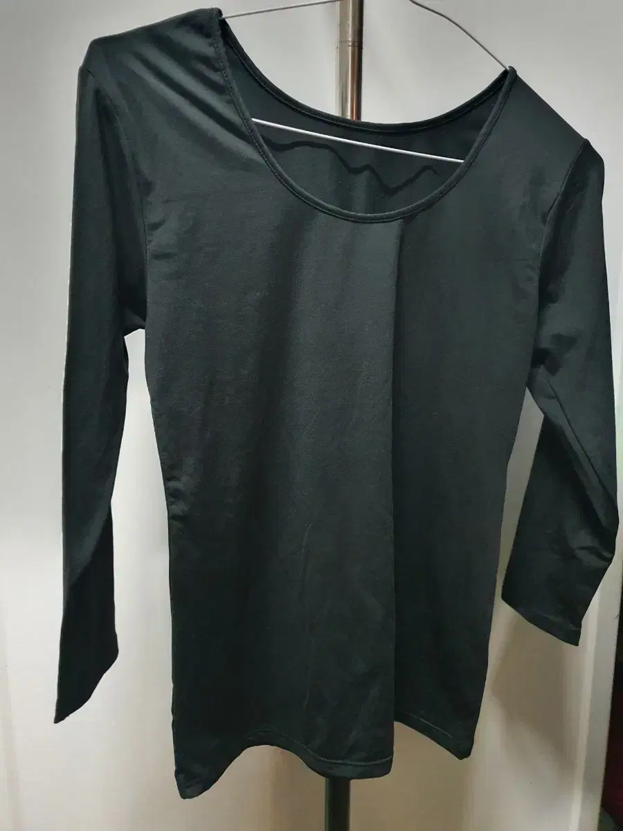 Clean black T-shirt Reservation