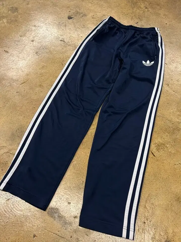 (Genuine/100) Adidas Goofy Bird Track Pants Navy