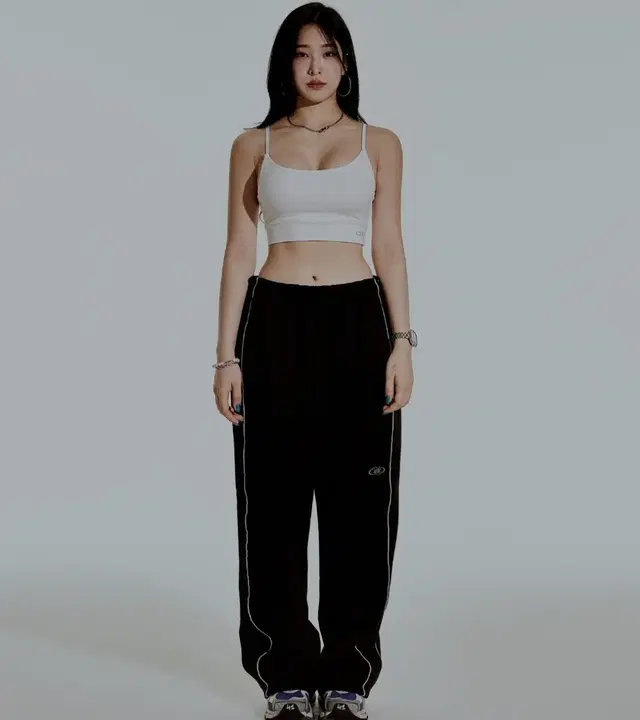 BORNTOWIN 본투윈) SQUARE FIT BRA TOP WHITE