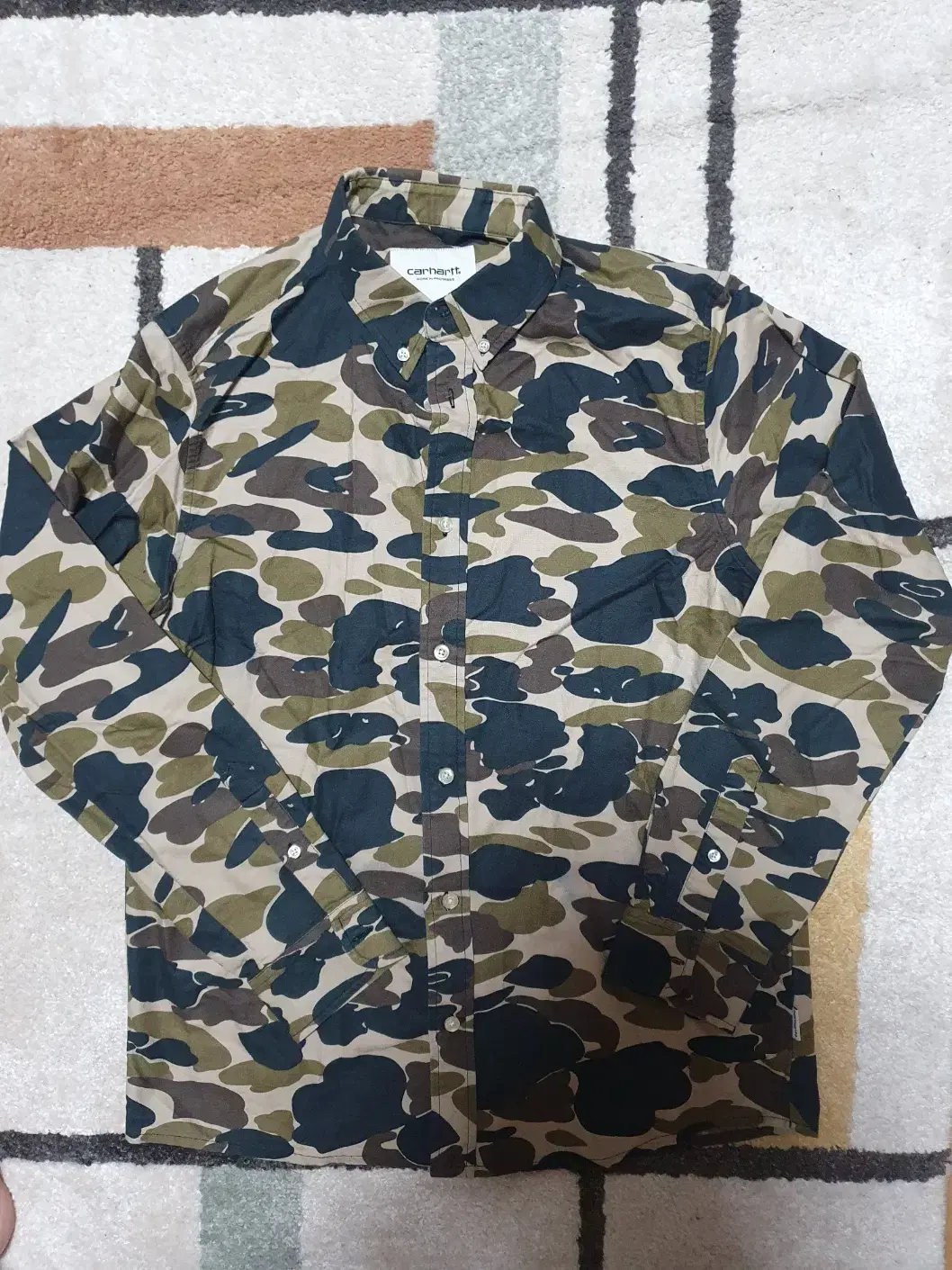 Calhart Camouflage Pattern Shirt Size M