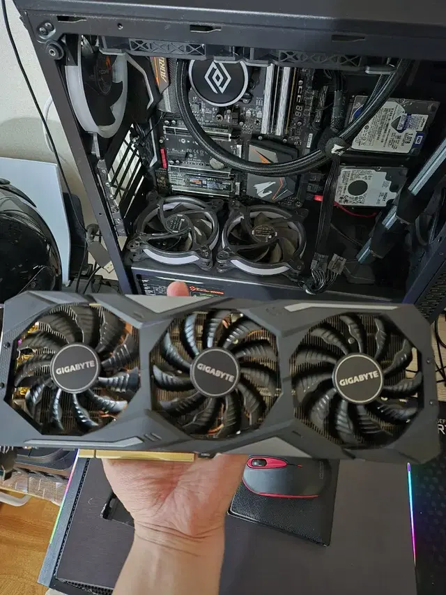 기가바이트 2080Ti 팝니다