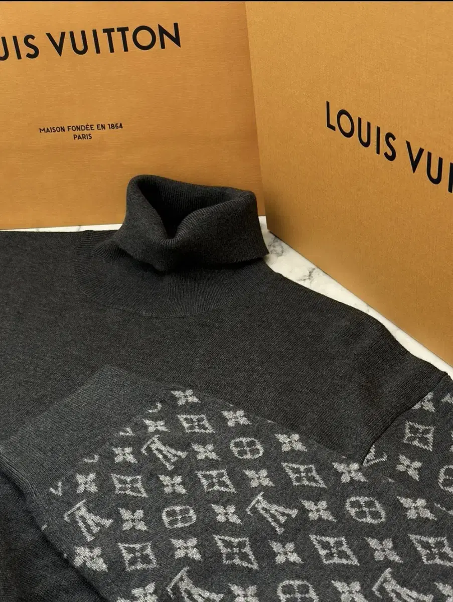 [New Arrivals,24FW] Louis Vuitton Monogram Cashmere Blend Turtleneck Knit XL