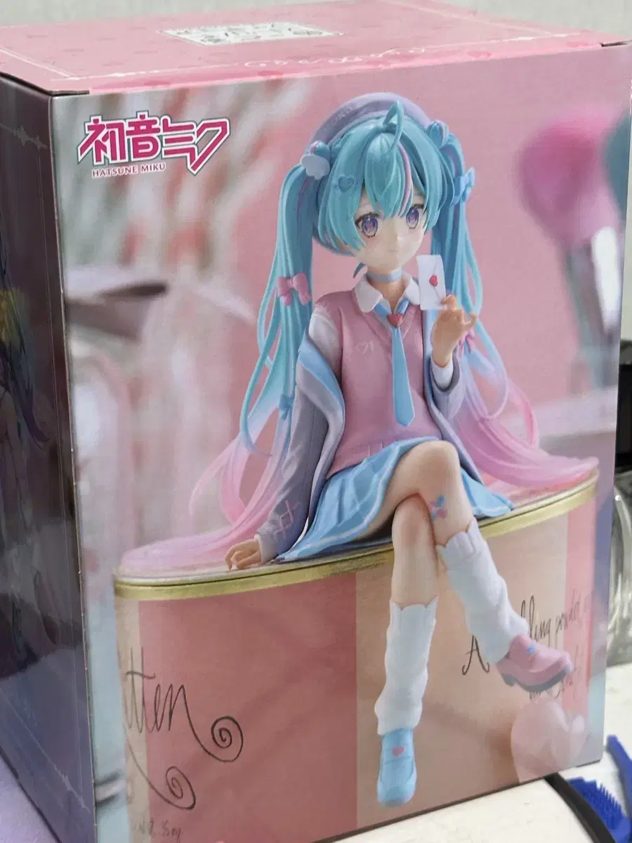 (Unsealed) Hatsune Miku Noodle Stopper Blazer Lovesailor + Colored Paper