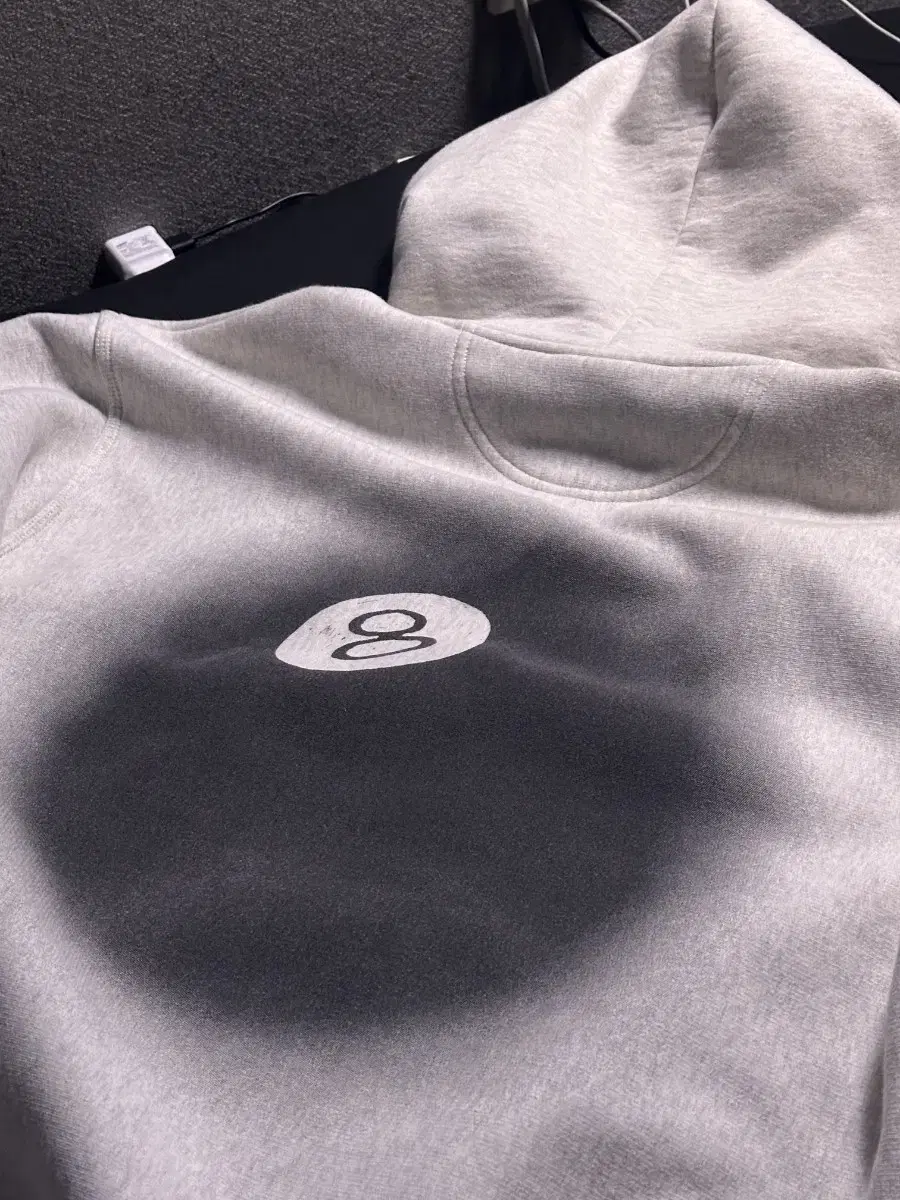 O Stussy Hoodie 8-Ball Fade XL O (Sold in Cream)