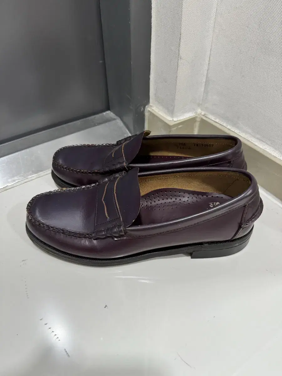 세바고 SEBAGO 페니 로퍼 260 와인 레더 홍창