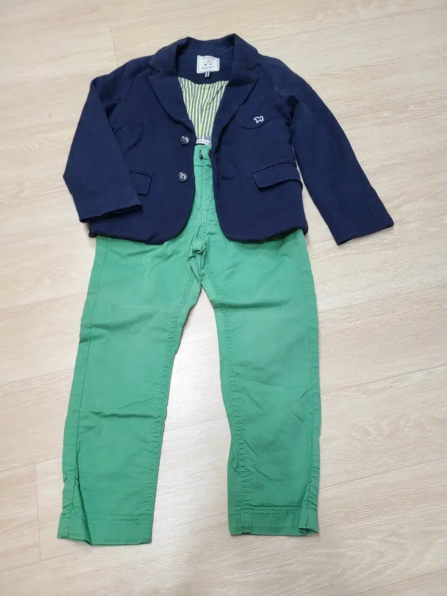 (Worn once) Bloody Dog Jacket Pants 110