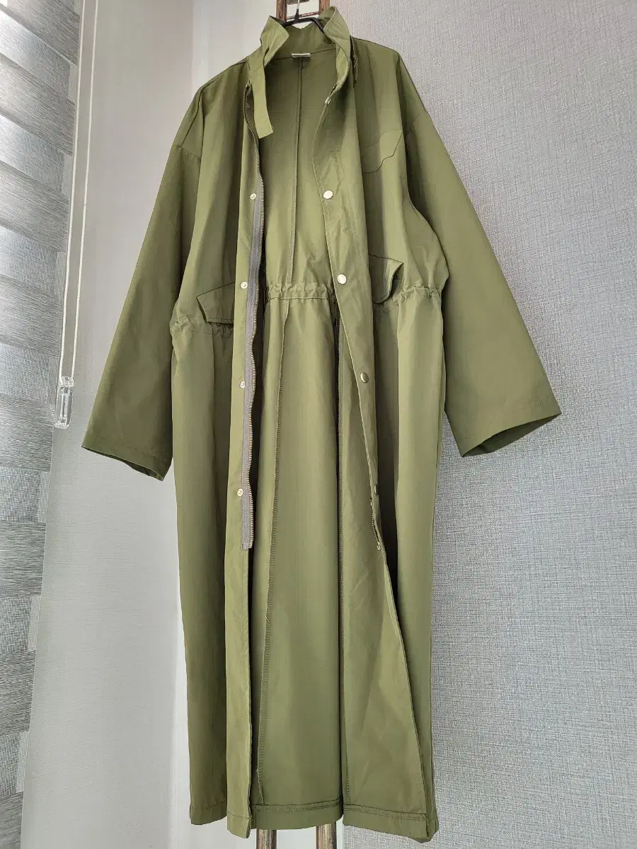 Khaki boxy long-sleeved outer