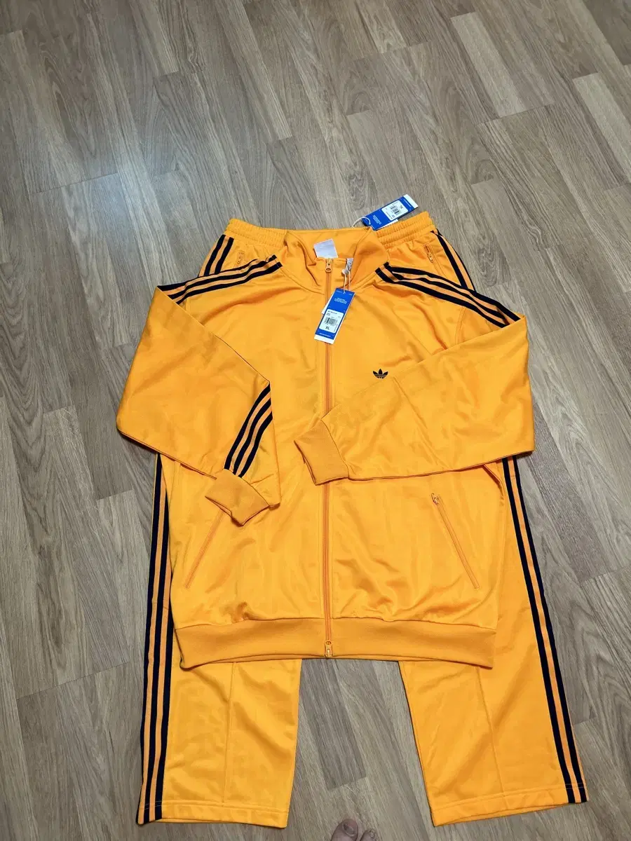 Adidas BBTrack Setup Yel Tops and bottoms size XL for sale