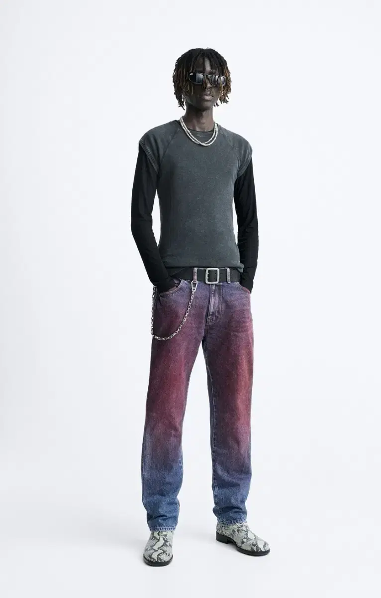 자라 STRAIGHT FIT SPRAY JEANS [신품급]