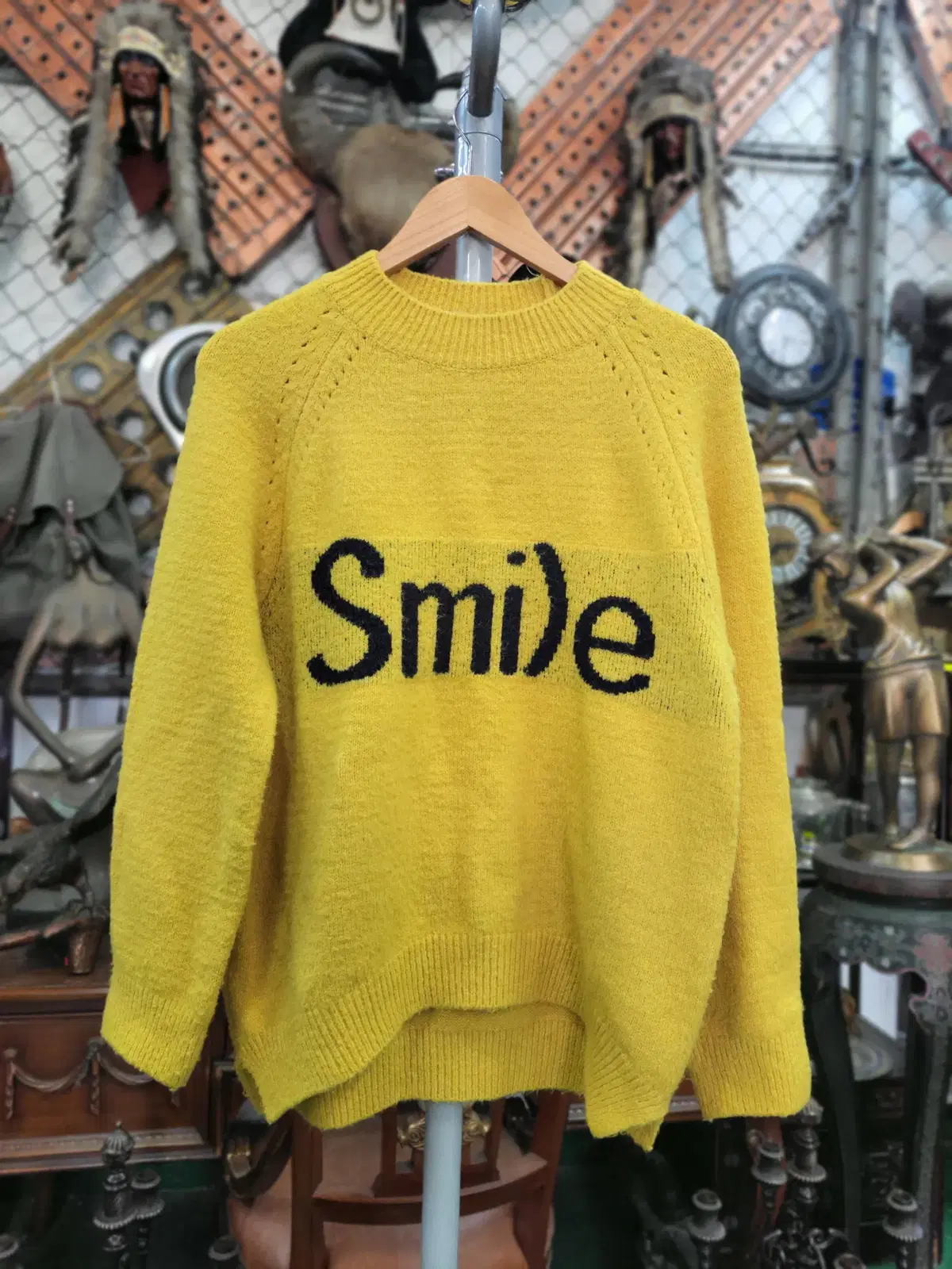 Smile Yellow Vahn-Hai-Neck Knit Sweater