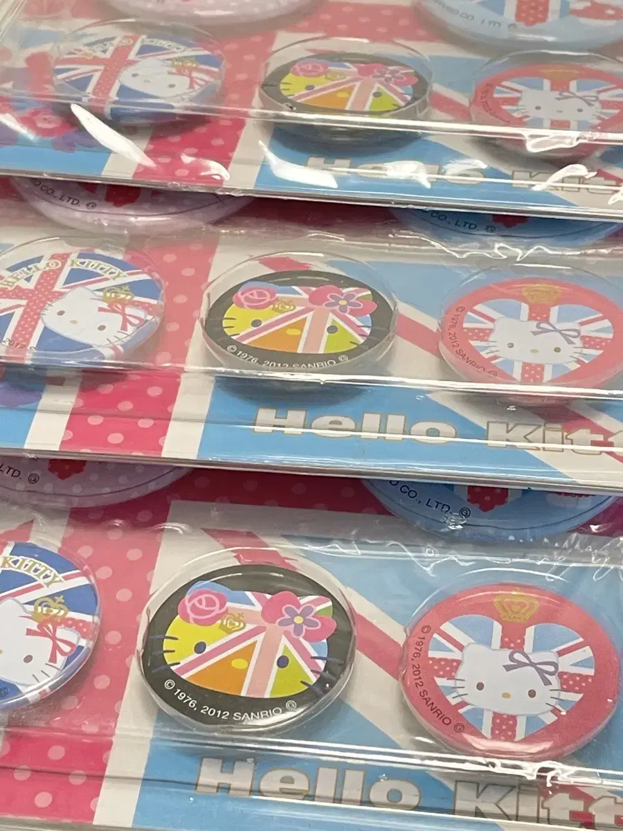 Classic Hello Kitty Can Badge Set