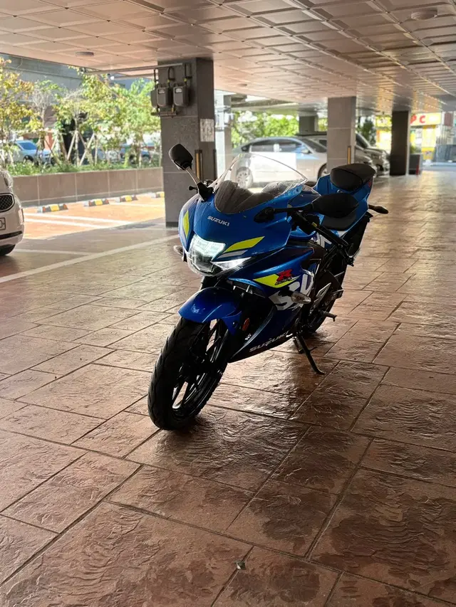 Gsx-r125 20년식 짧은키로수 저렴하게 판매합니다.