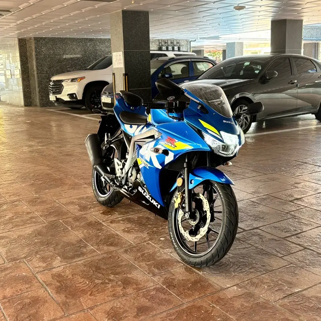 Gsx-r125 20년식 짧은키로수 저렴하게 판매합니다.