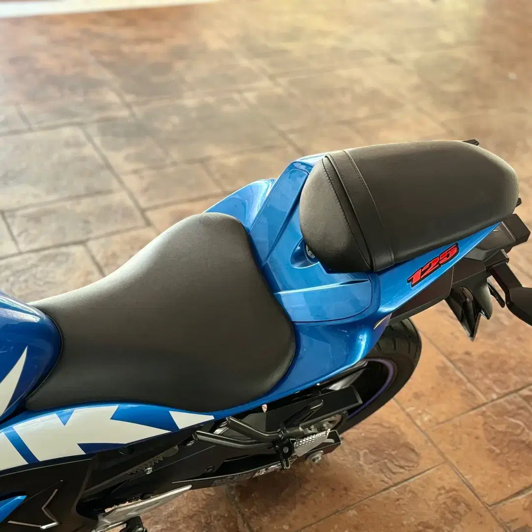 Gsx-r125 20년식 짧은키로수 저렴하게 판매합니다.