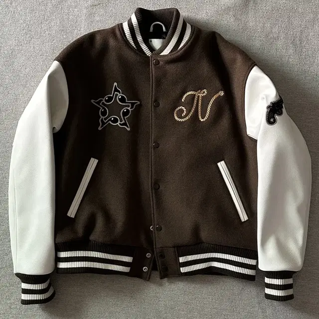 넥스트도어립스) VARSITY JACKET KHAKI BROW