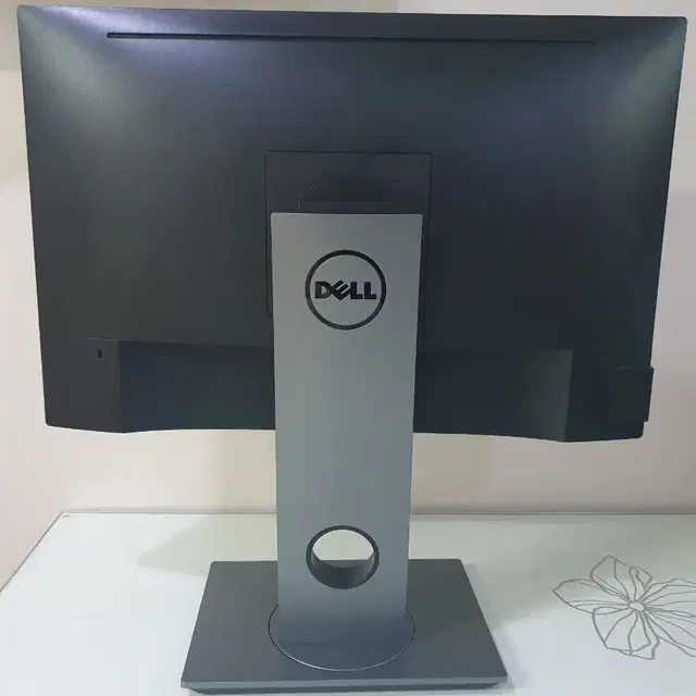 DELL P2217H 22인치 피벗 모니터