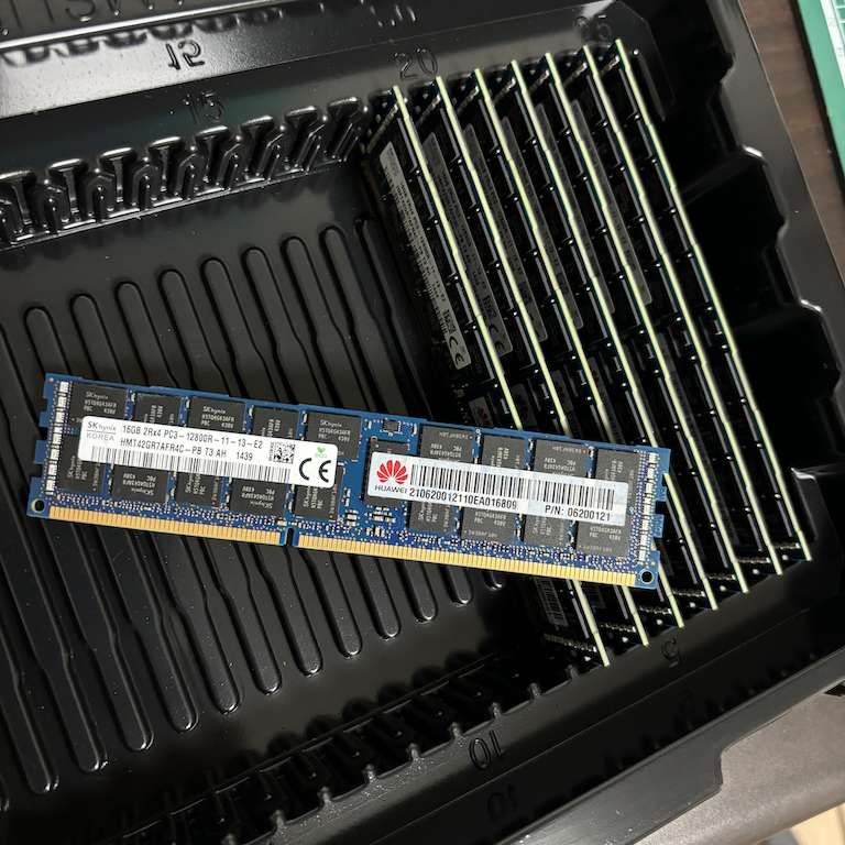 서버용 DDR3-12800 16GB 총 8개 128GB