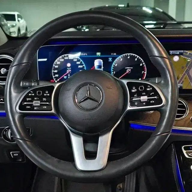 [벤츠]E-클래스 W213 E300 4MATIC 아방가르드_19년7만