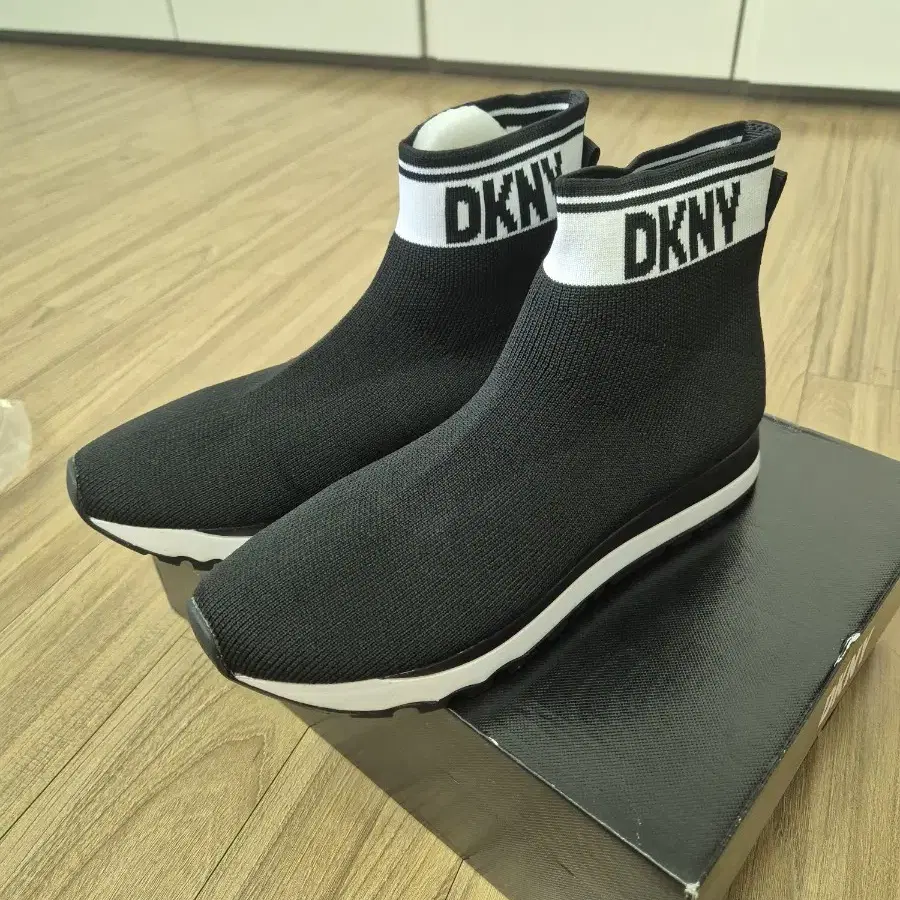 DKNY 삭스 스니커즈(새상품)