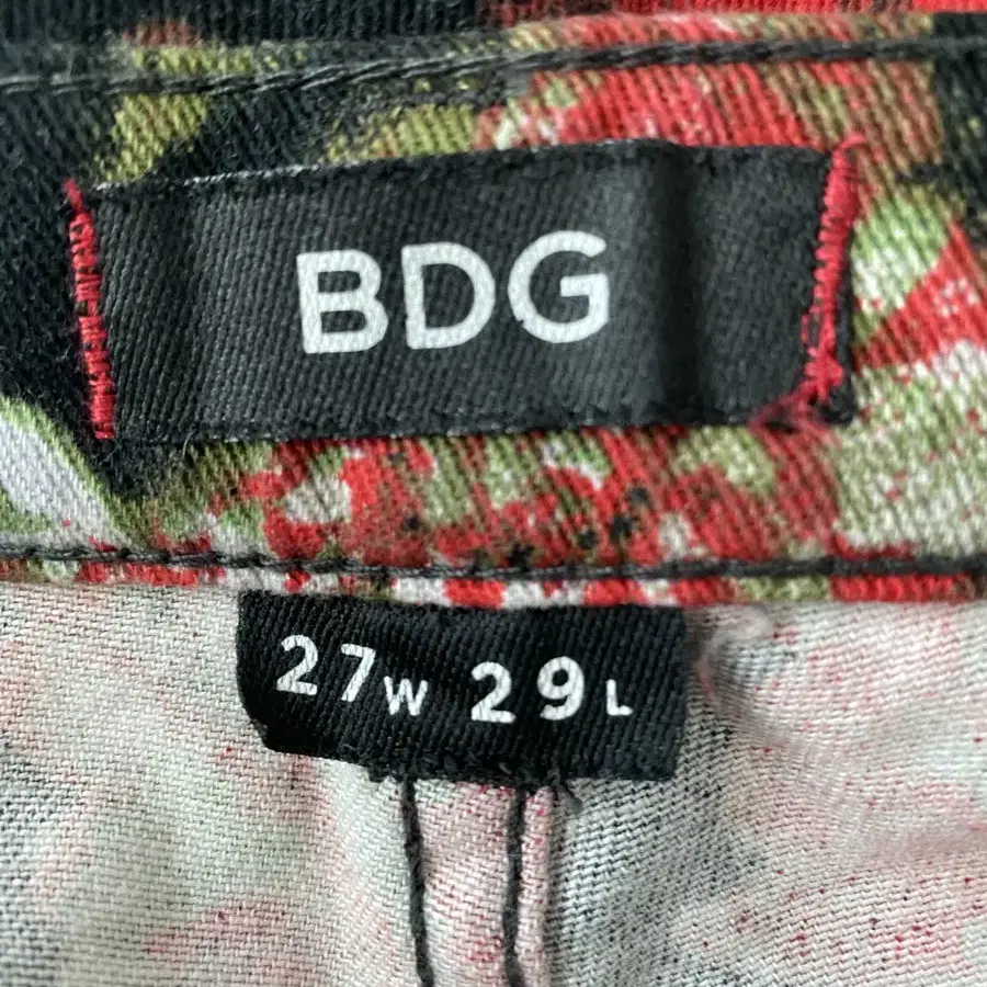 BDG Jeans 플리워패턴 블랙데님(27)