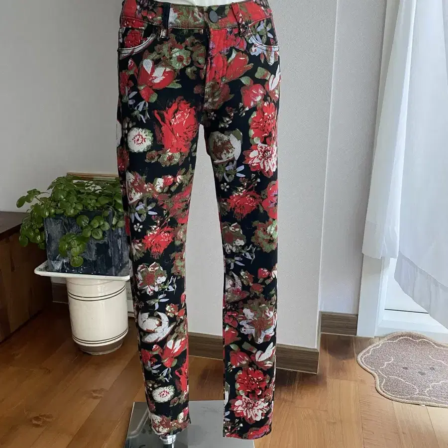 BDG Jeans 플리워패턴 블랙데님(27)