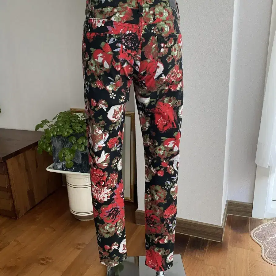 BDG Jeans 플리워패턴 블랙데님(27)