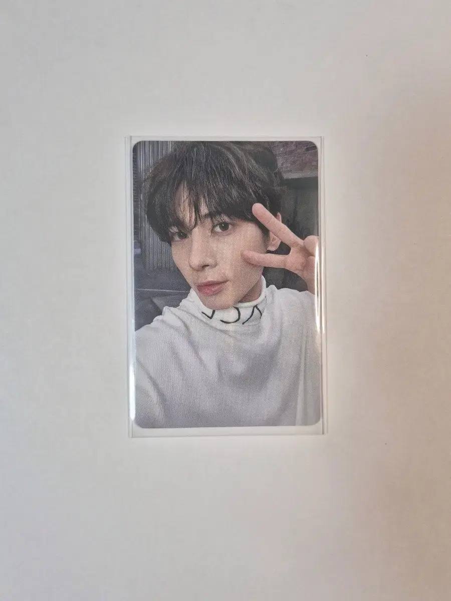 TXT Chikai Japan popup store taehyun Cell Phone Lowest WTS