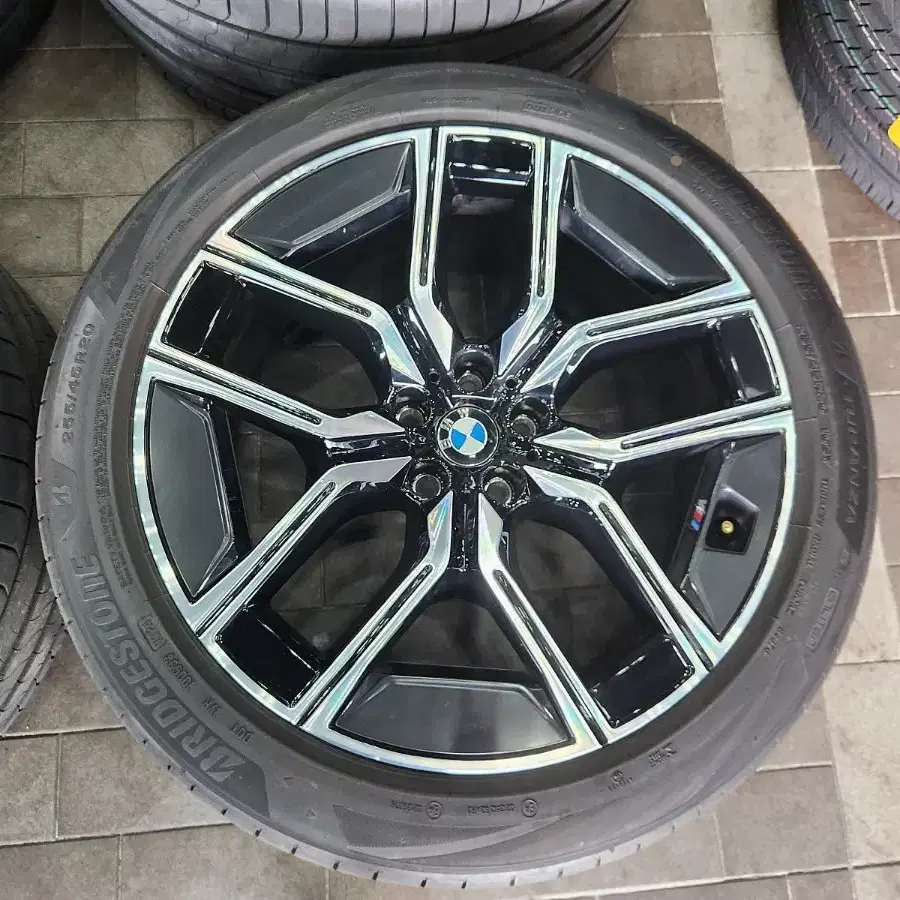 20인치 정품 bmw 신형 7시리즈 g70 i7 순정907m중고휠타이어