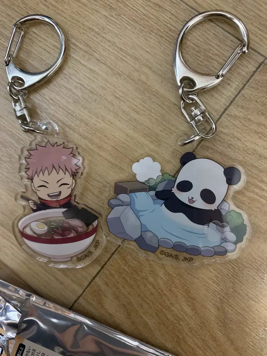 Zuu spinning itadori yuji panda acrylic keychain