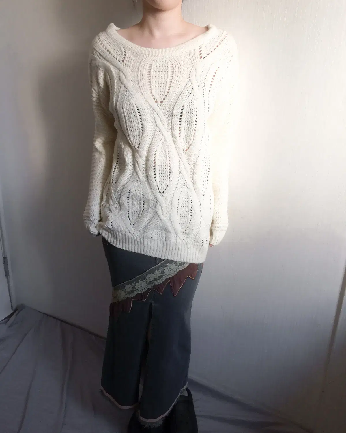 Back lace up point cable knit