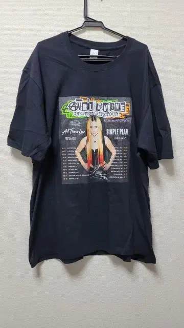 에이브릴라빈 GreatestHitsTour 사인 티셔츠 Avril