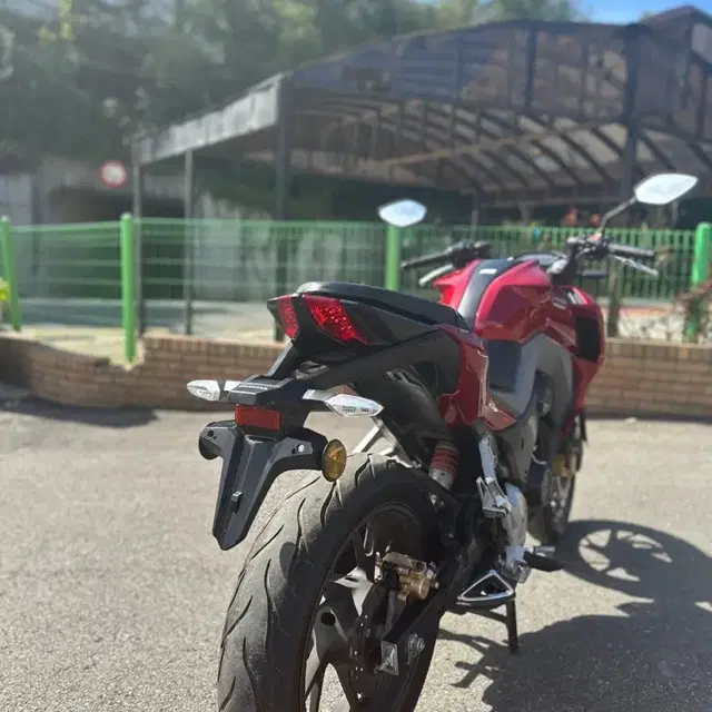 CB190R