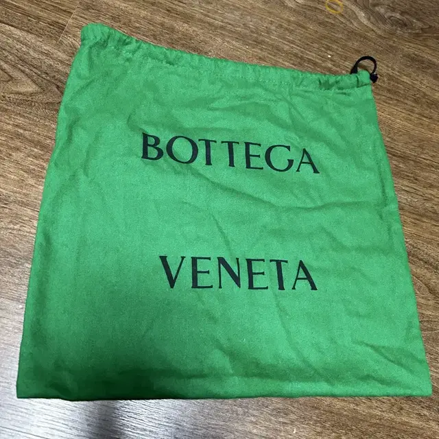 보테가 Bottega Veneta 더스트백 판매합니다.  - 사이즈 :