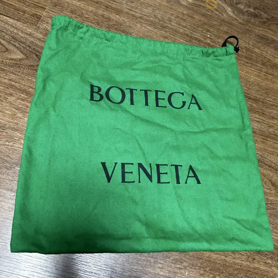 보테가 Bottega Veneta 더스트백 판매합니다.  - 사이즈 :