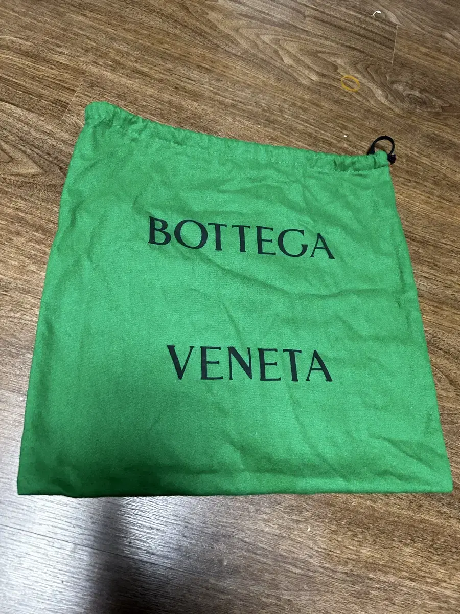 보테가 Bottega Veneta 더스트백 판매합니다.  - 사이즈 :