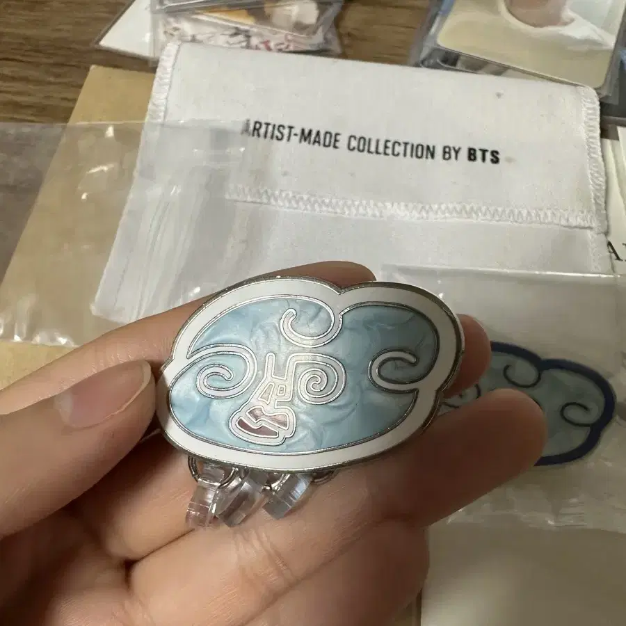 BTS 방탄소년단 V 태형 뷔 브로치 Brooch 구름 양도