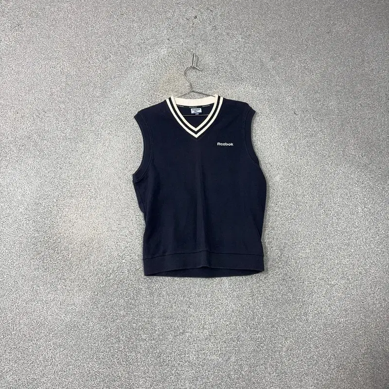 Reebok Logo Casual Cricket Knit Vest Best 100