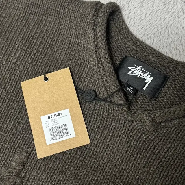 STUSSY EMBROIDERED V-NECK LOGO SWEATER