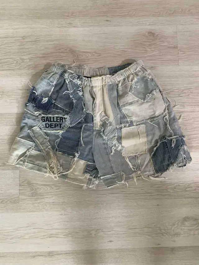 갤러리 디파트먼트 주마 패치 데님 쇼츠 zuma denim shorts