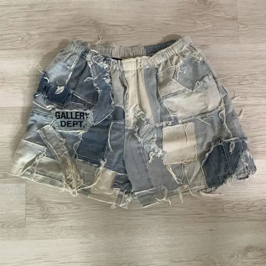 갤러리 디파트먼트 주마 패치 데님 쇼츠 zuma denim shorts