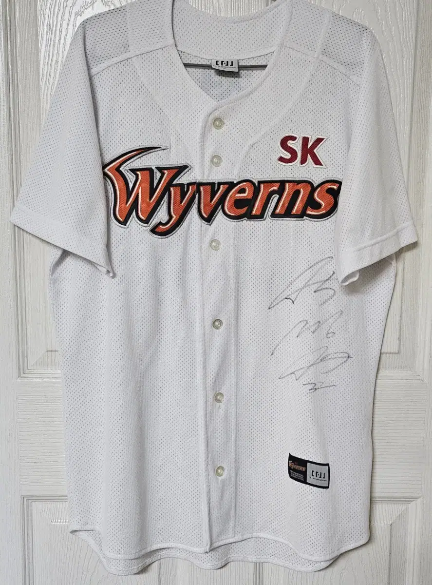 [100] SK Wyverns (SSG Landers) home jersey (autographed by Park Jung-bae)