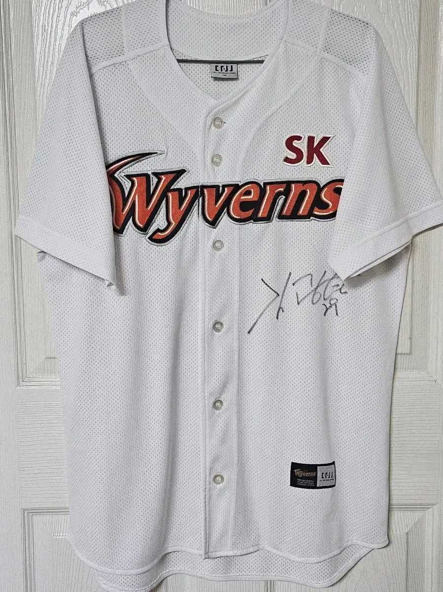 [100] SK Wyverns (SSG Landers) home jersey (autographed by Kim Kwanghyun)